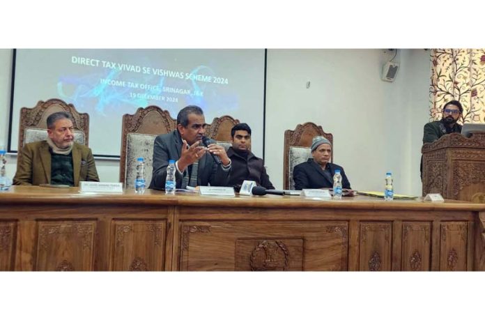 Top IT Deptt officials during interaction with KCCI delegation in Srinagar.