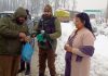 Kulgam Police serving tea to tourists at Qazigund on Saturday. -Excelsior/Sajad Dar
