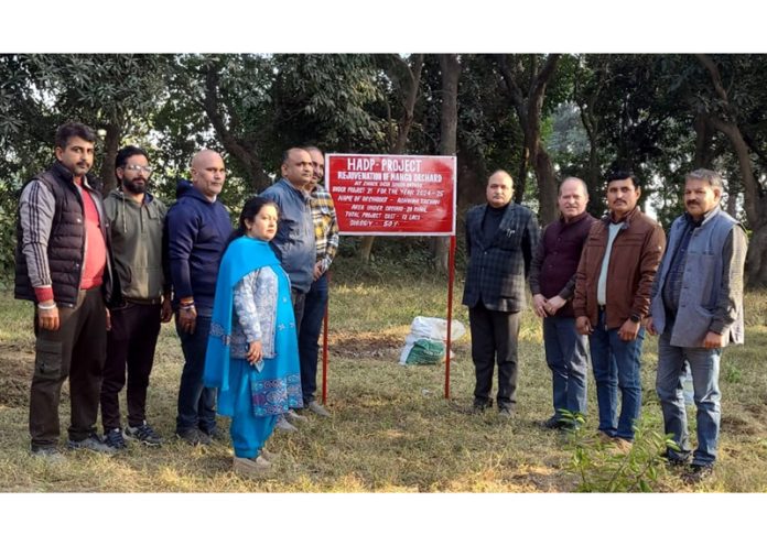 Director Horticulture, C L Sharma launching project of rejuvenation of old, senile Orchards in Kathua on Sunday. Director Horticulture, C L Sharma launching project of rejuvenation of old, senile Orchards in Kathua on Sunday.