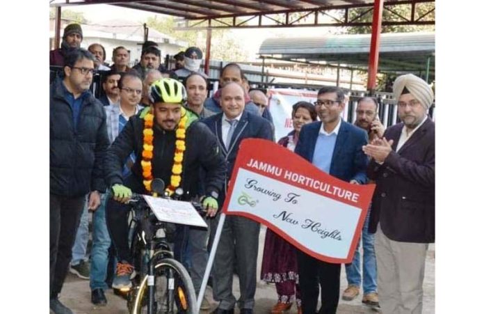 Mission Director HADP flagging off cyclist Neeraj Kumar Prajapati from Directorate of Horticulture Jammu.