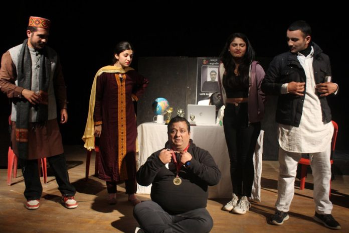 Artists performing during a play. Artists performing during a play.