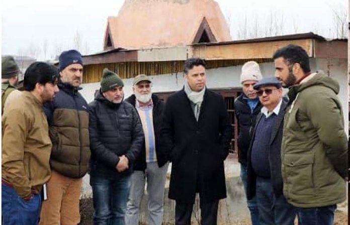 DC Srinagar Dr Bilal Mohi-Ud- Din Bhat during his tour of various city areas on Saturday. DC Srinagar Dr Bilal Mohi-Ud- Din Bhat during his tour of various city areas on Saturday.