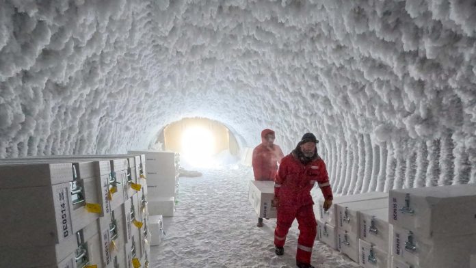 Scientists drill nearly 2 miles down to pull 1.2 million-year-old ice core from Antarctic Scientists drill nearly 2 miles down to pull 1.2 million-year-old ice core from Antarctic