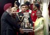 President Droupadi Murmu presenting MAKA Trophy to representatives of Chandigarh University at Rashtrapati Bhawan on Friday.