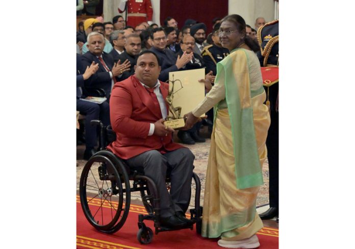 President Droupadi Murmu confers Arjuna Award, 2024 on Rakesh Kumar in recognition of his outstanding achievements in Para-Archery.