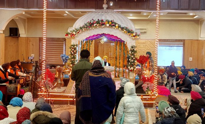 Devotees during the celebrations of Prakash Parv of Guru Gobind Singh Ji at Gurudwara Chatipatshahi Rainawari in Srinagar. -Excelsior/Shakeel