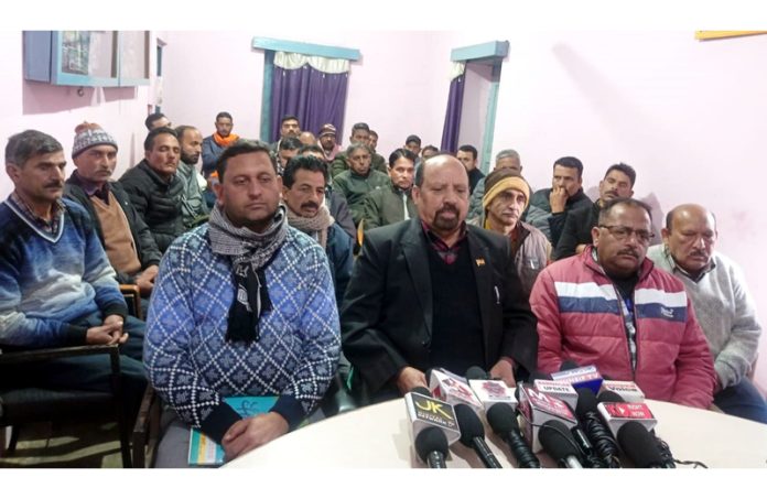 Senior Trade Union leader Som Nath flanked by others addressing press conference at Udhampur. Senior Trade Union leader Som Nath flanked by others addressing press conference at Udhampur.