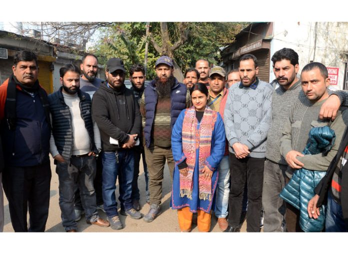 A deputation of Chowkidars and Numberdars projecting their demands in Jammu on Sunday. -Excelsior/ Rakesh A deputation of Chowkidars and Numberdars projecting their demands in Jammu on Sunday. -Excelsior/ Rakesh