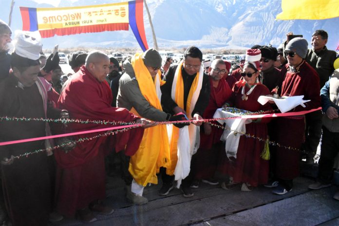 Commander of Siachen Brigade and Deputy Chairman LAHDC, Leh inaugurating Bailey Bridge over Shyok River.