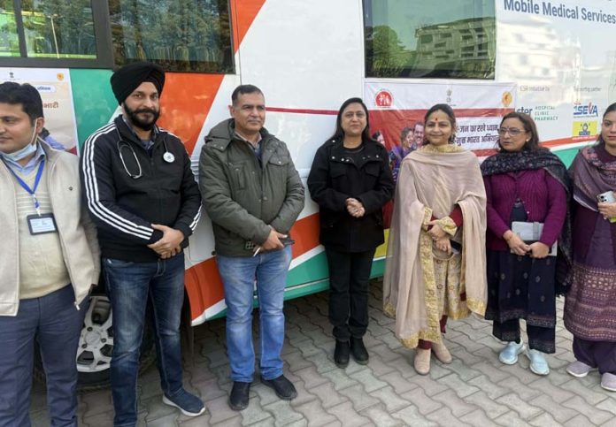 Dignitaries posing during flagging off ceremony of Mobile Medical Unit at SDH R S Pura.