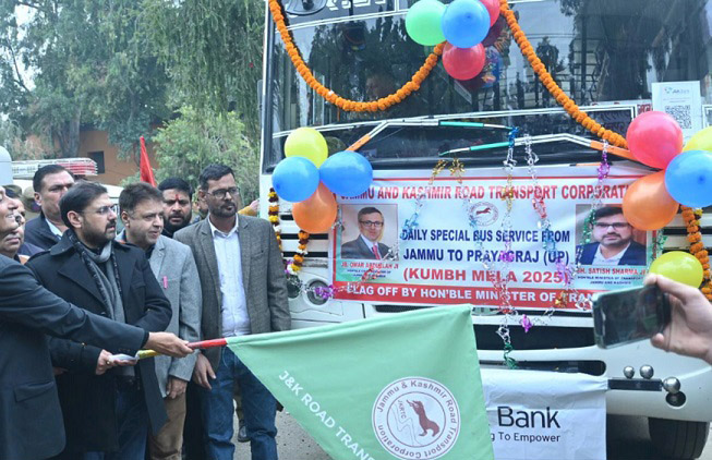 Satish Sharma flags off special bus service from Jammu to Prayagraj-18