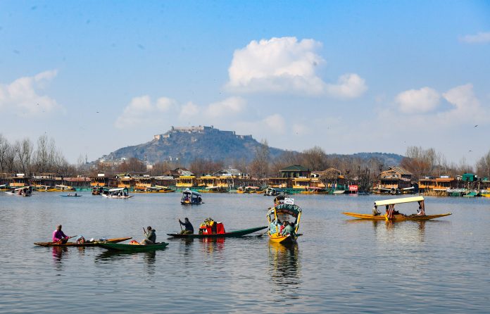 Intense Cold Wave Returns To Kashmir, Minus 5.5 Degrees In Srinagar Intense Cold Wave Returns To Kashmir, Minus 5.5 Degrees In Srinagar