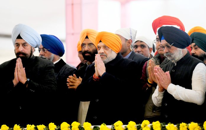 Shah Pays Obeisance At Gurudwara Rakab Ganj On 'Prakash Parv' Of Guru Gobind Singh Shah Pays Obeisance At Gurudwara Rakab Ganj On 'Prakash Parv' Of Guru Gobind Singh