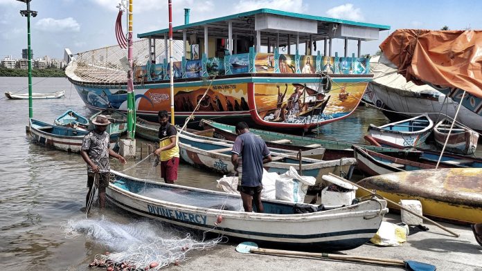 Sri Lankan Navy arrests 8 Indian  fishermen for alleged poaching