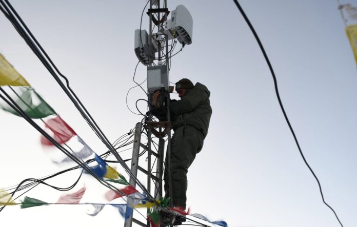 Soldiers At Siachen Glacier Now Have High-Speed Internet Soldiers At Siachen Glacier Now Have High-Speed Internet