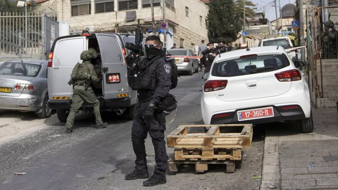 Shooting attack on bus carrying Israelis  in occupied West Bank kills 3