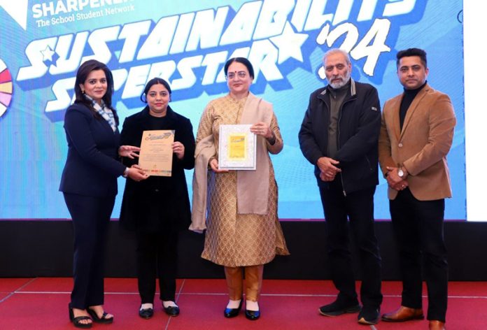 Principal Rohini Aima and Coordinator Meena Kumari receiving the Climate Changer Award during a ceremony at Shangri-La Eros, New Delhi.