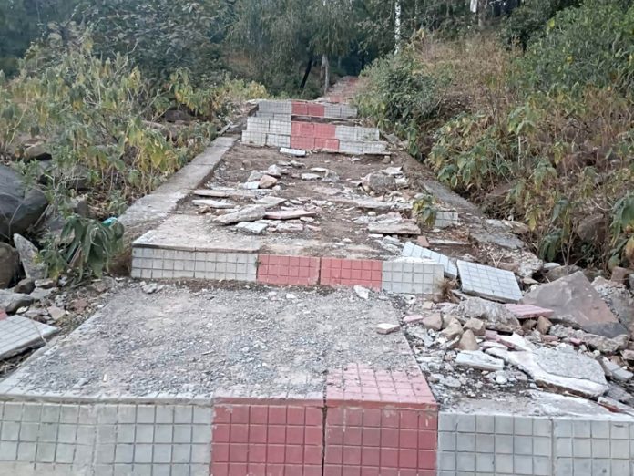 A view of poor state of pathway at Gangera Hill Park in Udhampur. - Excelsior/K Kumar