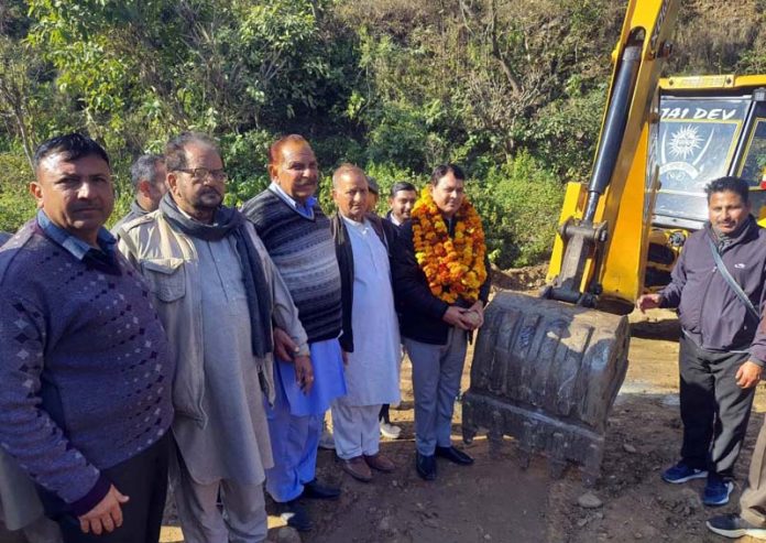 DDC Suresh Sharma kick starting road work in Kathar Panchayat of Maira Mandrian. DDC Suresh Sharma kick starting road work in Kathar Panchayat of Maira Mandrian.