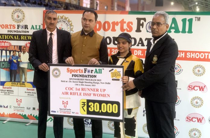 Dignitaries presenting a cheque of Rs 30,000 to Aneesha Sharma for winning silver medal at Sports for All Shooting Championship 2025.