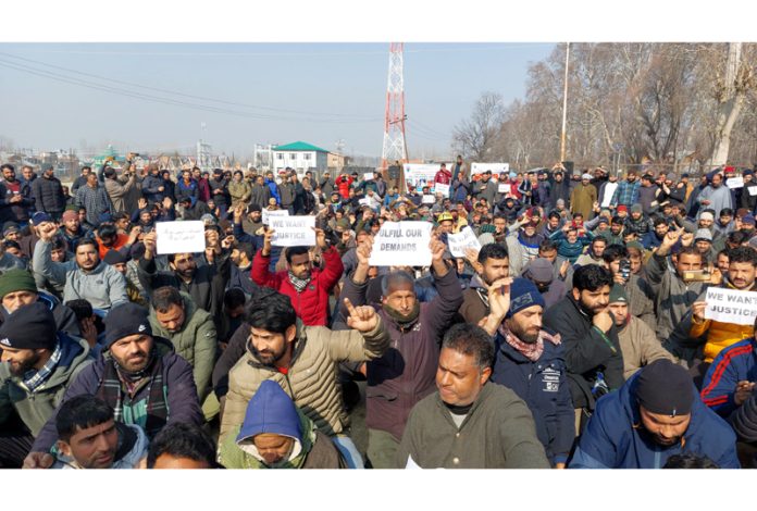 KPDCL employees in Ganderbal staging protest. -Excelsior/Firdous