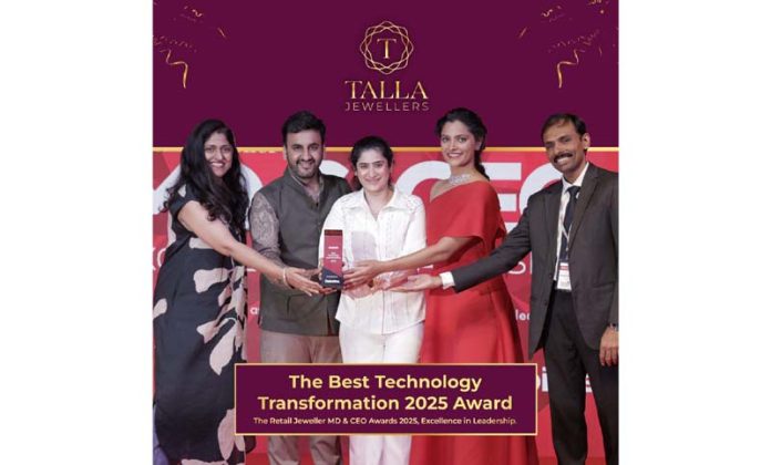 MD Aman Talla and CEO Kashish Gupta of Talla Jewellers receiving an award on Friday. -Excelsior/Rakesh