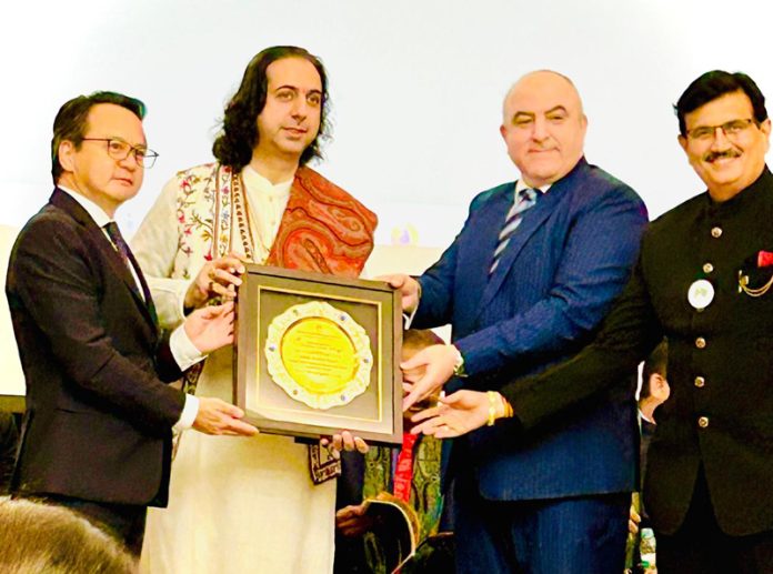 Pt Abhay Sopori receiving the National Business Excellence Award 2025.