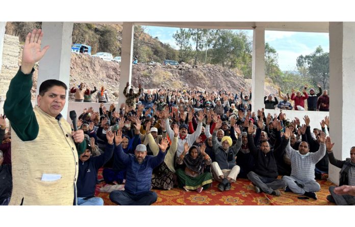SOS Intl leader, Rajiv Chuni addressing DPs in Rajouri.
