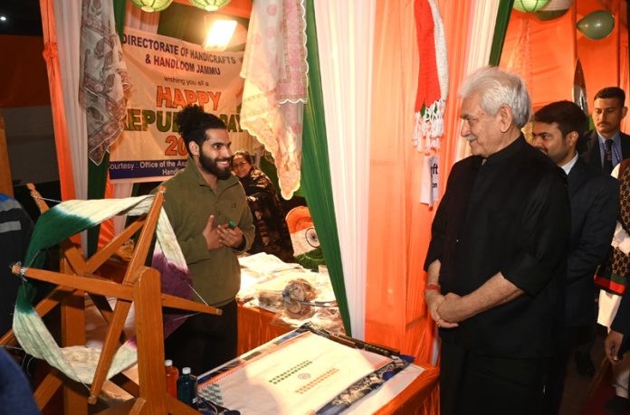 LG visiting a stall during Laser and Sound Show.