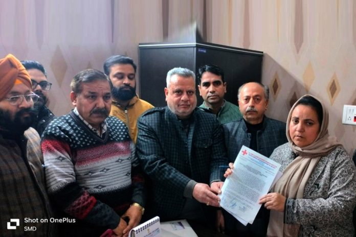 Deputation of JKGPA submitting memorandum of demands to Health Minister, Sakeena Itoo.