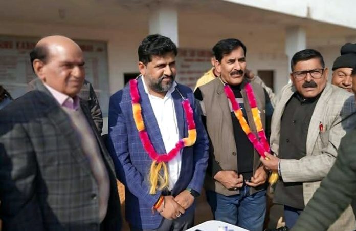 Shamsher Chand along with others after being elected as president of J&K Satguru Kabir Sabha in Jammu on Tuesday. Shamsher Chand along with others after being elected as president of J&K Satguru Kabir Sabha in Jammu on Tuesday.