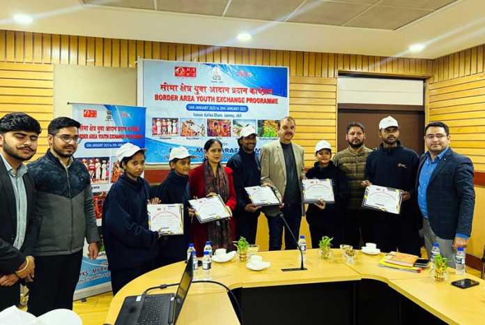 Prof Seema Rohmetra and Nisar Ahmed Butt with participants of Border Area Youth Exchange Programme.