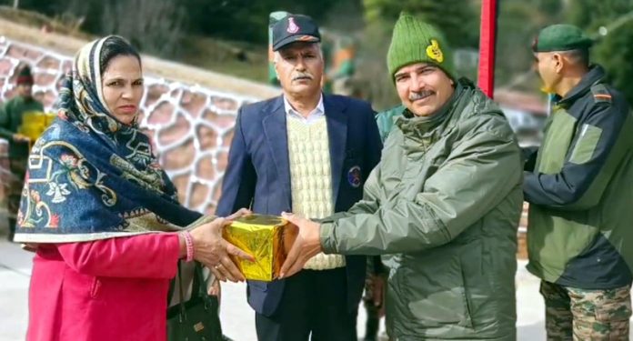 An Army officer presenting a gift to a 'veer nari' during Ex-Servicemen rally in Kishtwar district. An Army officer presenting a gift to a 'veer nari' during Ex-Servicemen rally in Kishtwar district.