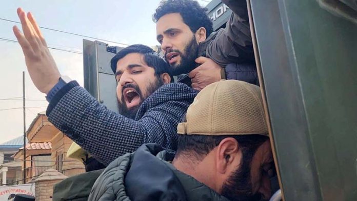 AIP leaders and workers being detained in Srinagar on Friday. -Excelsior/Shakeel