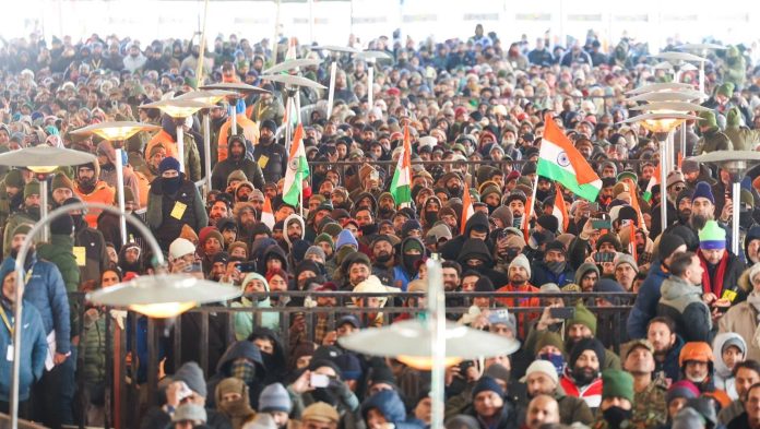 Thousands Throng Sonamarg To Witness Inauguration Of Z-Morh Tunnel By PM Modi Thousands Throng Sonamarg To Witness Inauguration Of Z-Morh Tunnel By PM Modi
