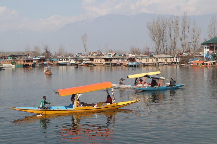MeT Predicts Light To Moderate Snowfall From Wednesday Over J&K