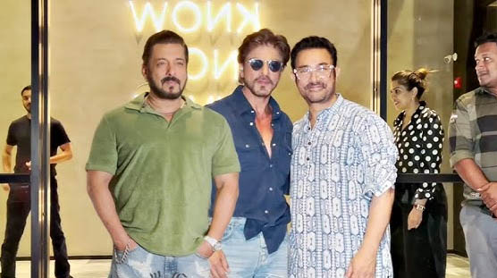 Shah Rukh Khan, Salman Khan turn up for screening of Aamir Khan's son Junaid's movie 'Loveyapa' Shah Rukh Khan, Salman Khan turn up for screening of Aamir Khan's son Junaid's movie 'Loveyapa'
