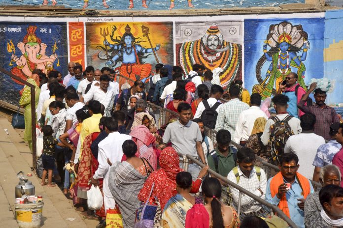Rush of devotees in Varanasi