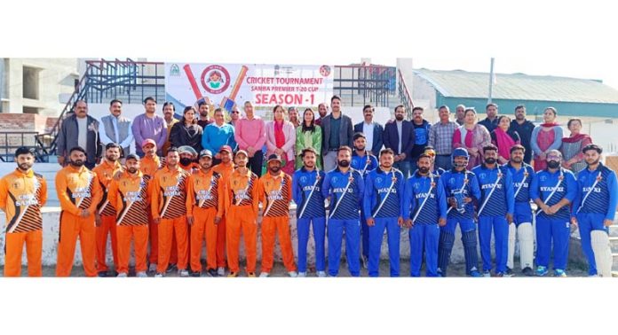 Teams posing for a photograph along with dignitaries at Samba.