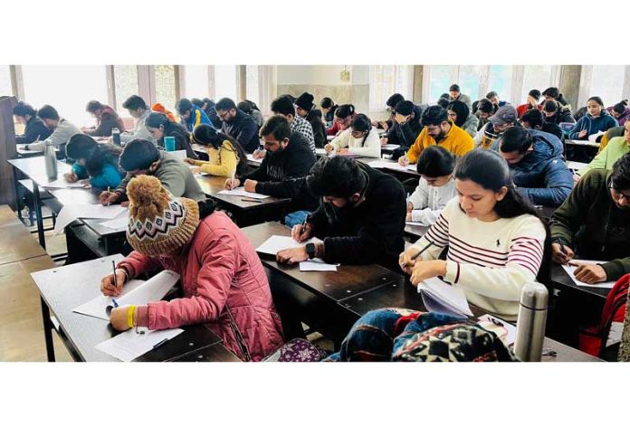 Aspirants appearing in JKSSB Sub-Inspector Test Series by SR College of Competitions. Aspirants appearing in JKSSB Sub-Inspector Test Series by SR College of Competitions.