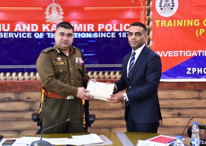 SSP NIA Srinagar Sandeep Choudhary handing over a memento to IGP Kashmir V K Birdi. SSP NIA Srinagar Sandeep Choudhary handing over a memento to IGP Kashmir V K Birdi.