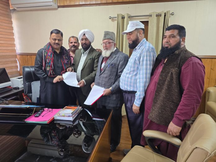 Congress leader, Taranjit Singh Tony led deputation meets Minister, Javed Rana.