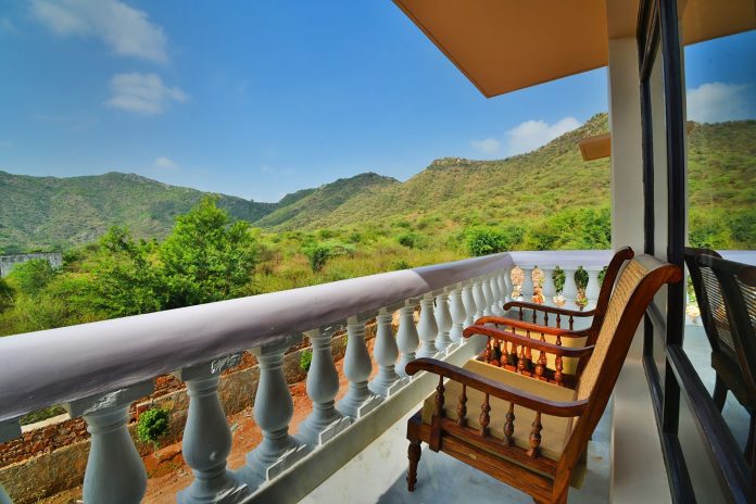 Centre's Push For Homestays Via Mudra Loans Can Boost Local Economies, Say Stakeholders Centre's Push For Homestays Via Mudra Loans Can Boost Local Economies, Say Stakeholders