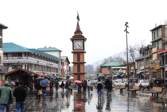 Kashmir Higher Reaches Receive Fresh Snowfall, Plains Lash By Rains Kashmir Higher Reaches Receive Fresh Snowfall, Plains Lash By Rains