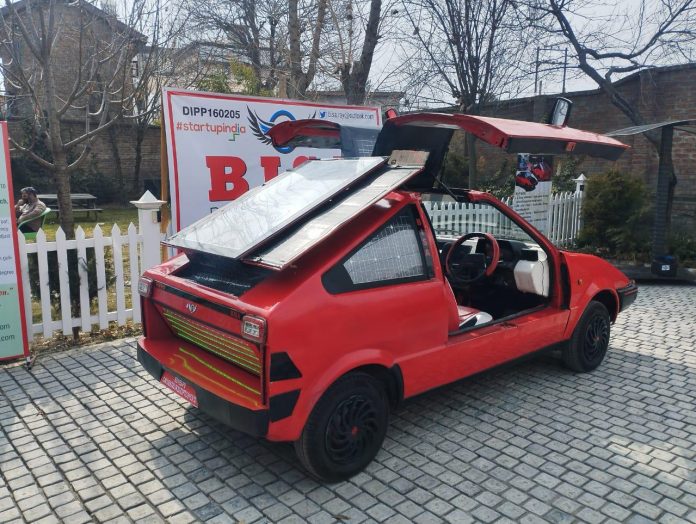 Kashmiri Mathematician Unveils India’s First Hi-Tech Solar Car In Srinagar Kashmiri Mathematician Unveils India’s First Hi-Tech Solar Car In Srinagar