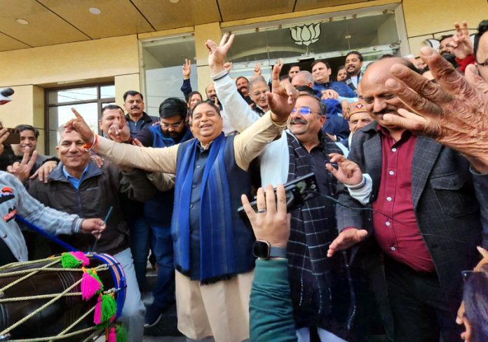 Sat Sharma and other BJP leaders celebrating party victory in Delhi polls. -Excelsior/Rakesh