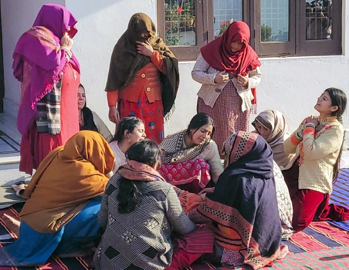 Wailing family members of Naik Mukesh Singh Manhas, who attained martyrdom due to an IED blast in Akhnoor.