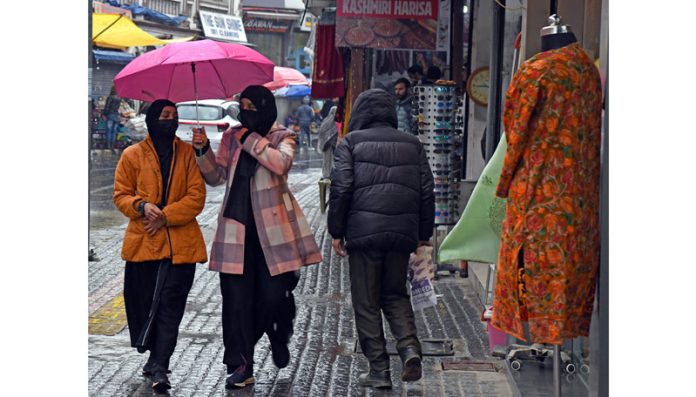 Umbrellas out amid rainfall in Srinagar on Friday. —Excelsior/Shakeel