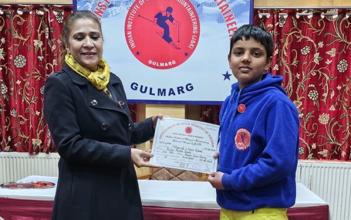 Dignitary presenting certificate to a trainee at IISM Gulmarg.