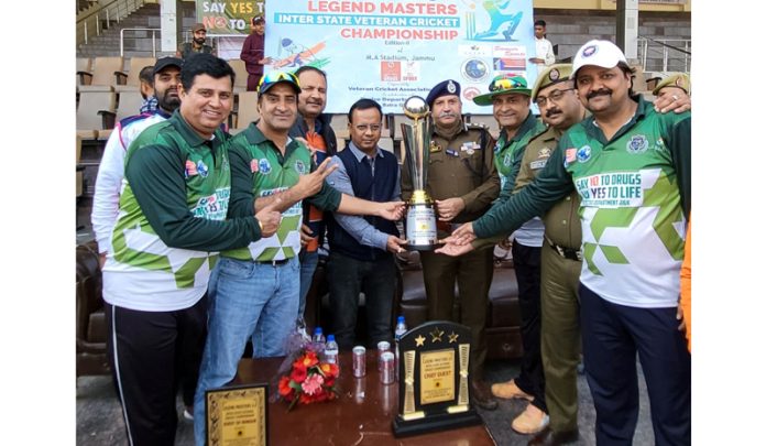 Dignitary presenting trophy to winning team. Dignitary presenting trophy to winning team.